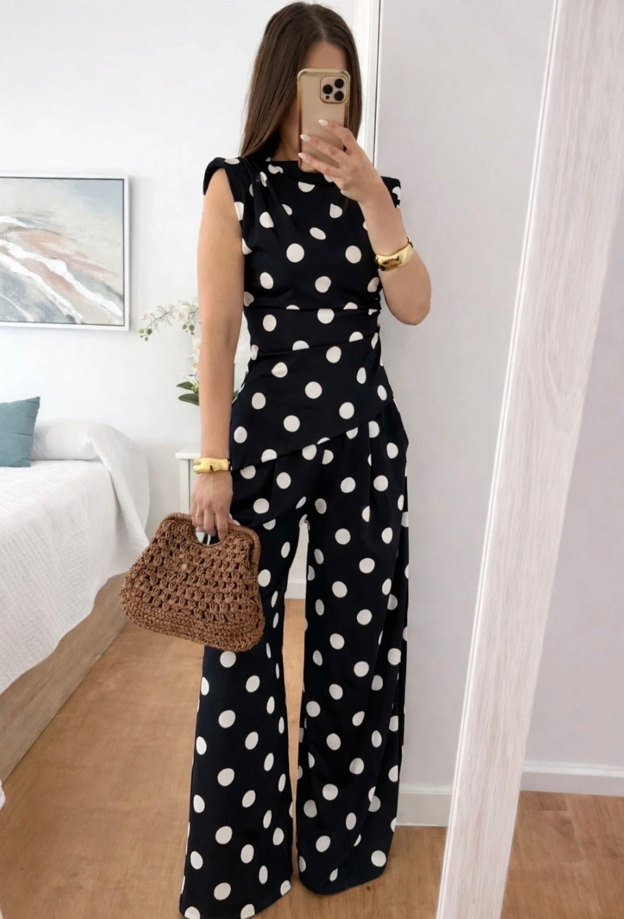 Ensemble à pois asymétrique